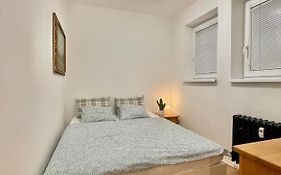 Cozy Self Check-In Apartment In Vibrant Ruzinov Area, Komarnicka 42, Bratislava
