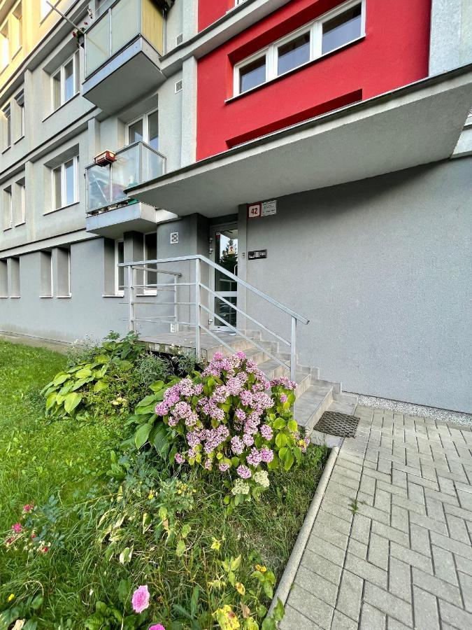 Cozy Self Check-In Apartment In Vibrant Ruzinov Area, Komarnicka 42, Братислава Экстерьер фото