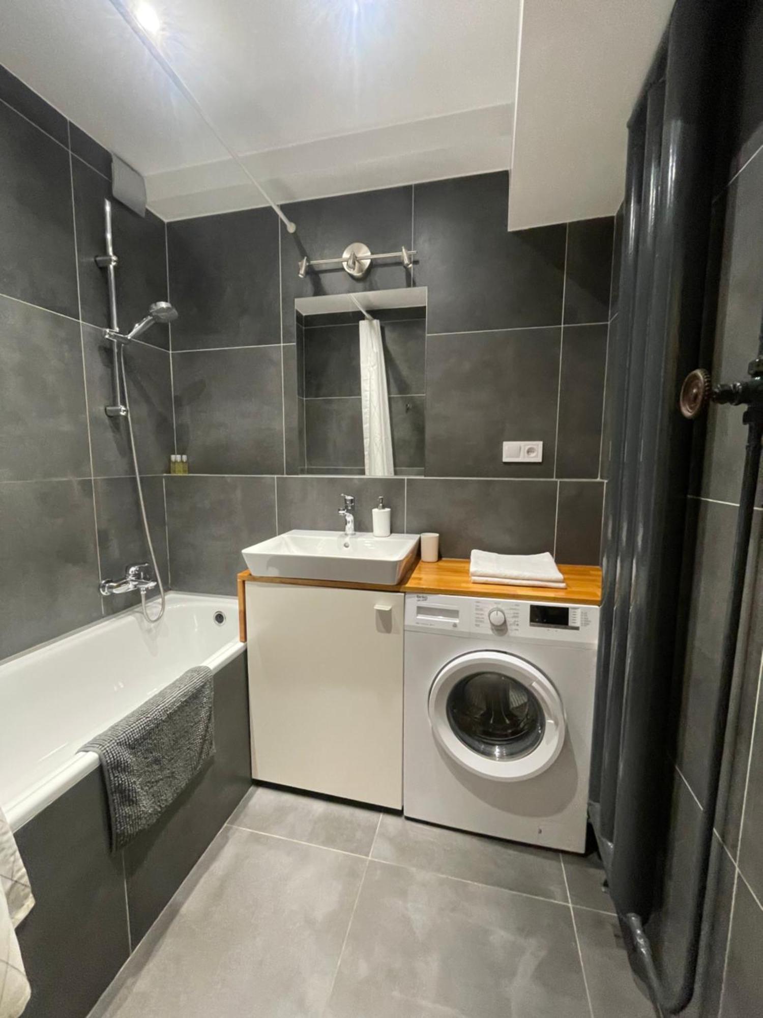 Cozy Self Check-In Apartment In Vibrant Ruzinov Area, Komarnicka 42, Братислава Экстерьер фото