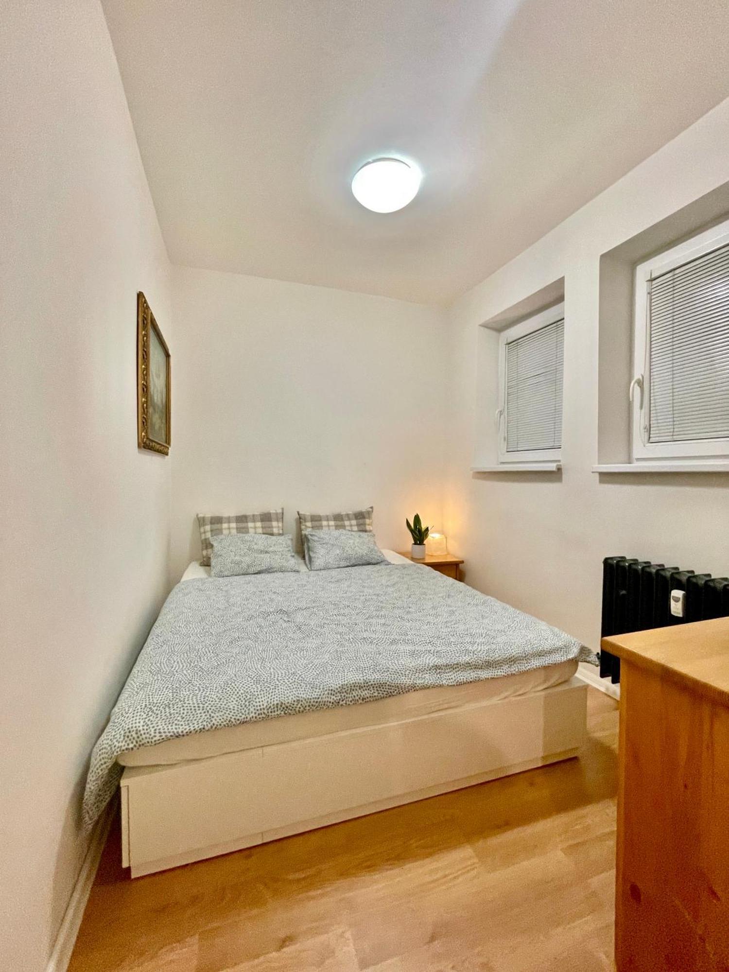 Cozy Self Check-In Apartment In Vibrant Ruzinov Area, Komarnicka 42, Братислава Экстерьер фото